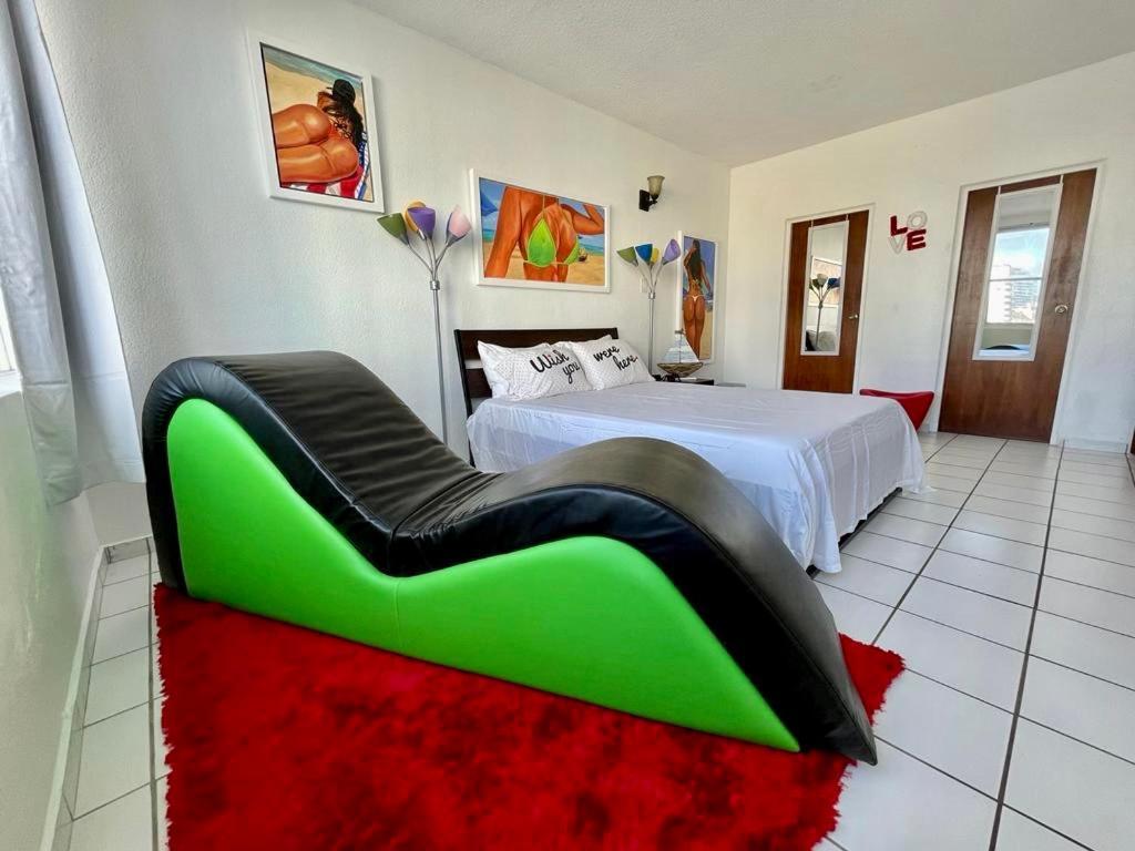 Condado Beachfront Tantra Apartment ซานฮวน ภายนอก รูปภาพ