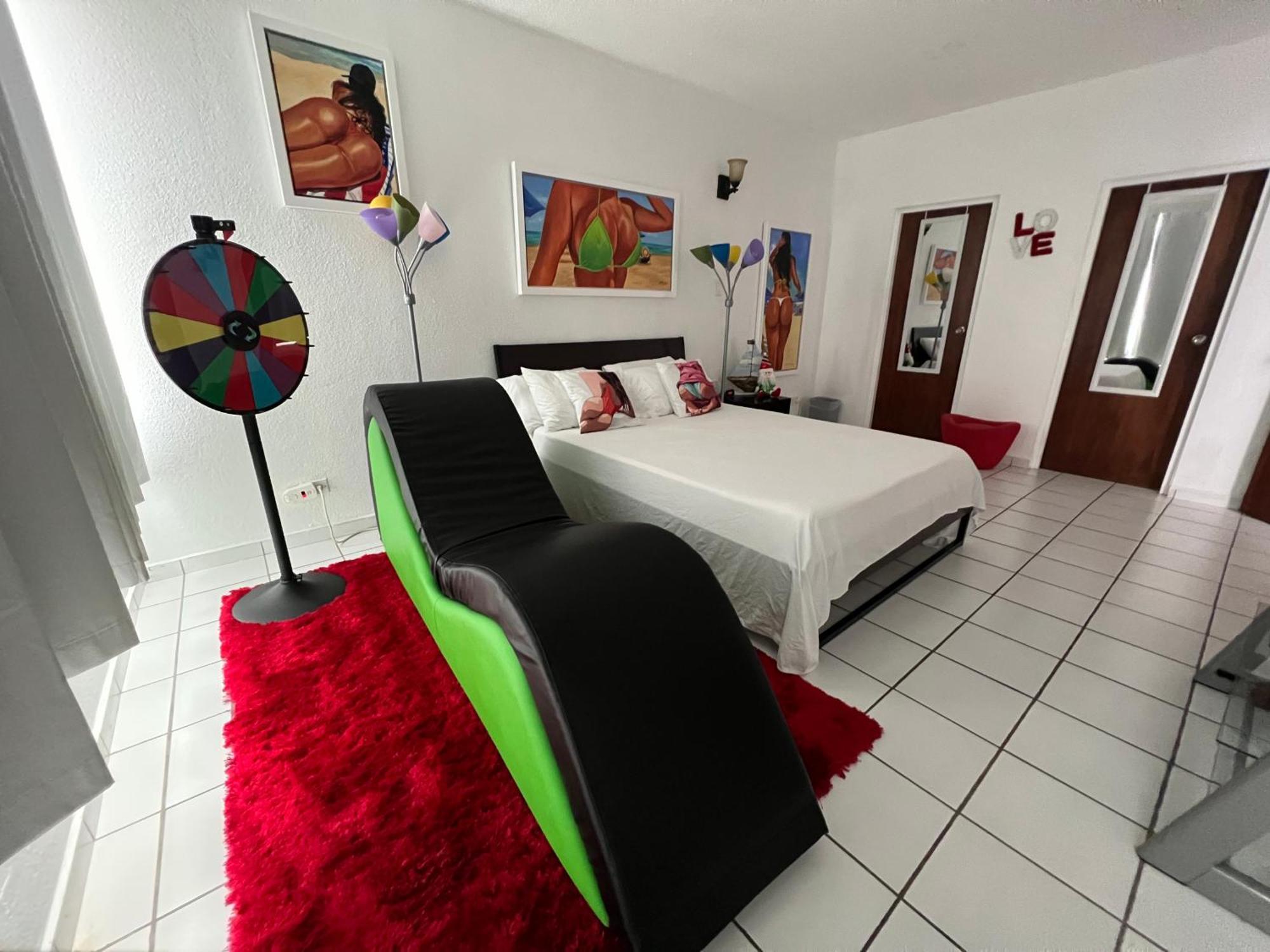 Condado Beachfront Tantra Apartment ซานฮวน ภายนอก รูปภาพ